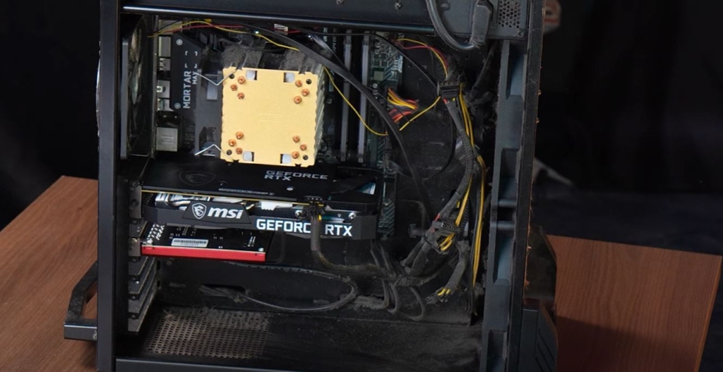 PC sucio esperando su limpieza